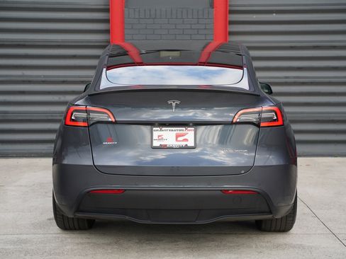 Used 2022 Tesla Model Y Performance image 4