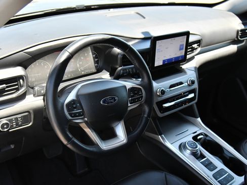 Used 2023 Ford Explorer XLT w/ Equipment Group 202A RWD image 14