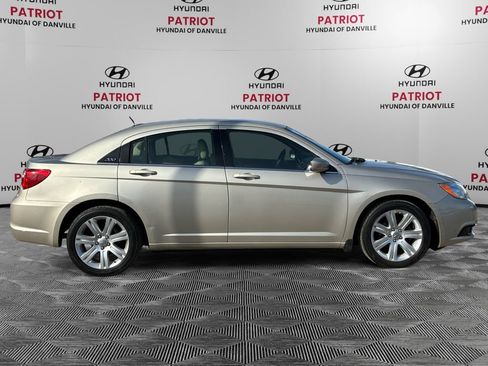 Used 2013 Chrysler 200 LX FWD image 2