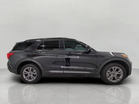 Used 2023 Ford Explorer XLT w/ Equipment Group 202A AWD/4WD image 12