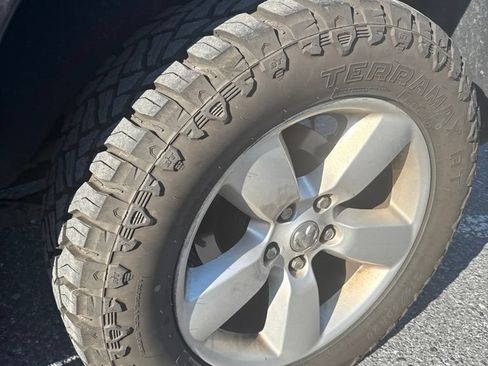 Used 2014 RAM 1500 Express AWD/4WD image 9
