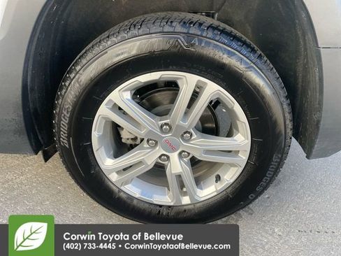 Used 2024 GMC Terrain SLE image 23