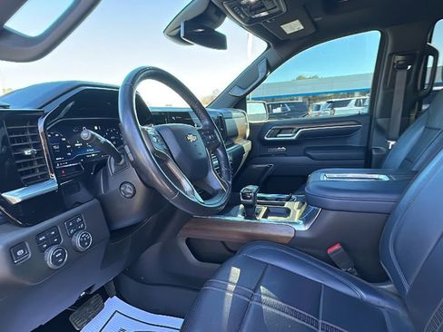 Used 2022 Chevrolet Silverado 1500 High Country w/ High Country Premium Package image 11