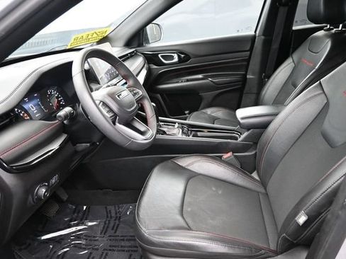 Used 2025 Jeep Compass Trailhawk AWD/4WD image 15