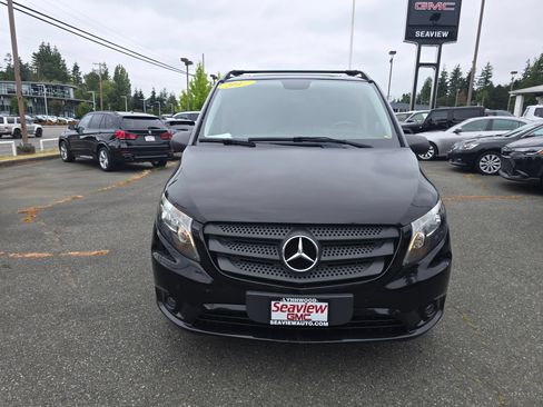 Used 2017 Mercedes-Benz Metris image 2