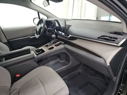 Used 2024 Toyota Sienna LE image 36