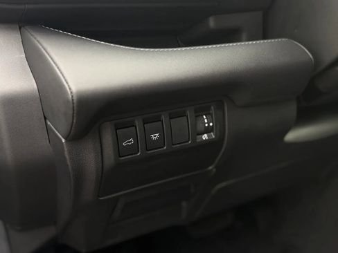 Used 2023 Subaru Ascent Limited w/ Technology Package AWD/4WD image 19