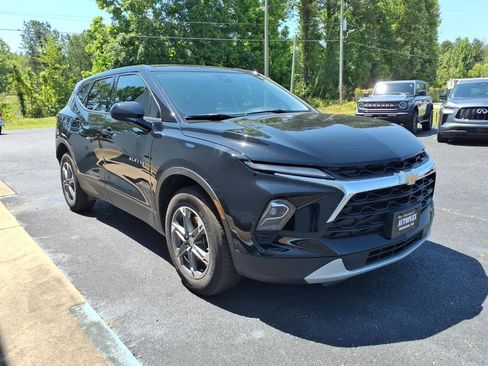 Used 2025 Chevrolet Blazer LT AWD/4WD image 3
