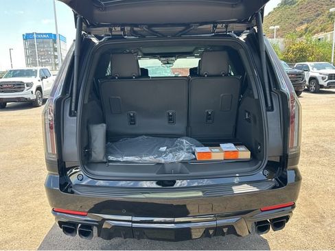 New 2026 Cadillac Escalade V w/ LPO, ONYX Package AWD/4WD image 31