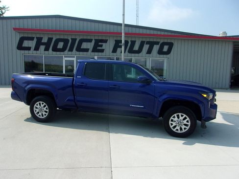 Used 2025 Toyota Tacoma SR5 AWD/4WD image 8