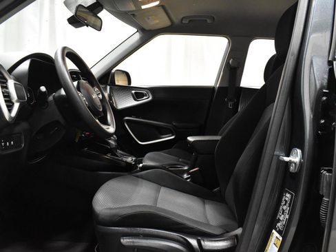 Used 2023 Kia Soul LX w/ LX Technology Package image 5