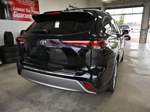 New 2026 Toyota Highlander Platinum AWD/4WD image 7