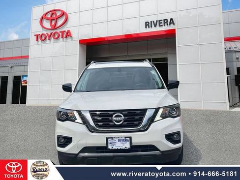 Used 2017 Nissan Pathfinder Platinum w/ Midnight Edition Package AWD/4WD image 2
