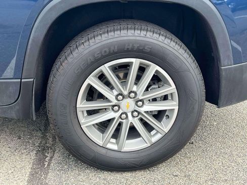 Used 2023 Chevrolet Traverse LT image 9