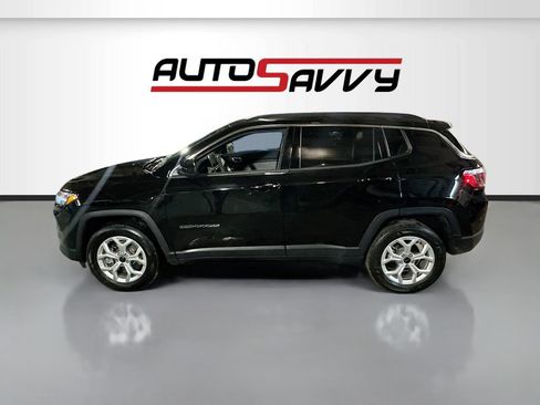 Used 2025 Jeep Compass Latitude AWD/4WD image 4