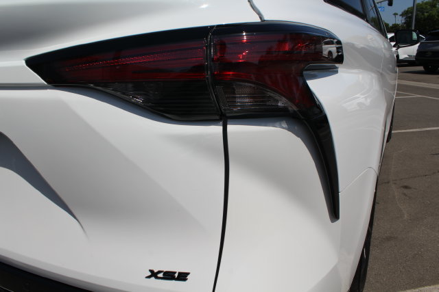 Certified 2026 Toyota Sienna XSE FWD image 19