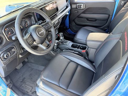Used 2025 Jeep Wrangler Unlimited Rubicon AWD/4WD image 18