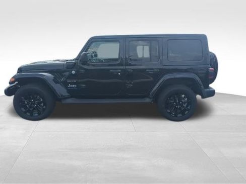 Used 2023 Jeep Wrangler Unlimited Sahara w/ Cold Weather Group AWD/4WD image 10