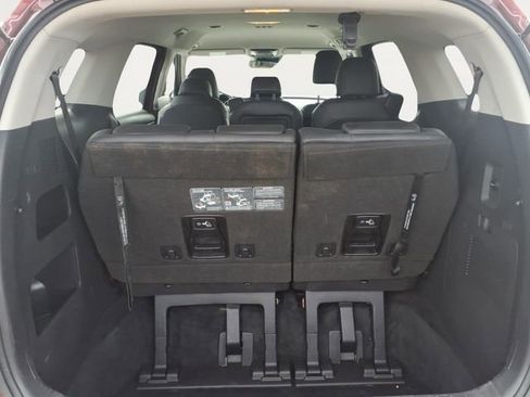 Used 2024 Kia Carnival LX image 23