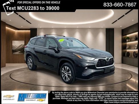Used 2023 Toyota Highlander XLE AWD/4WD image 1