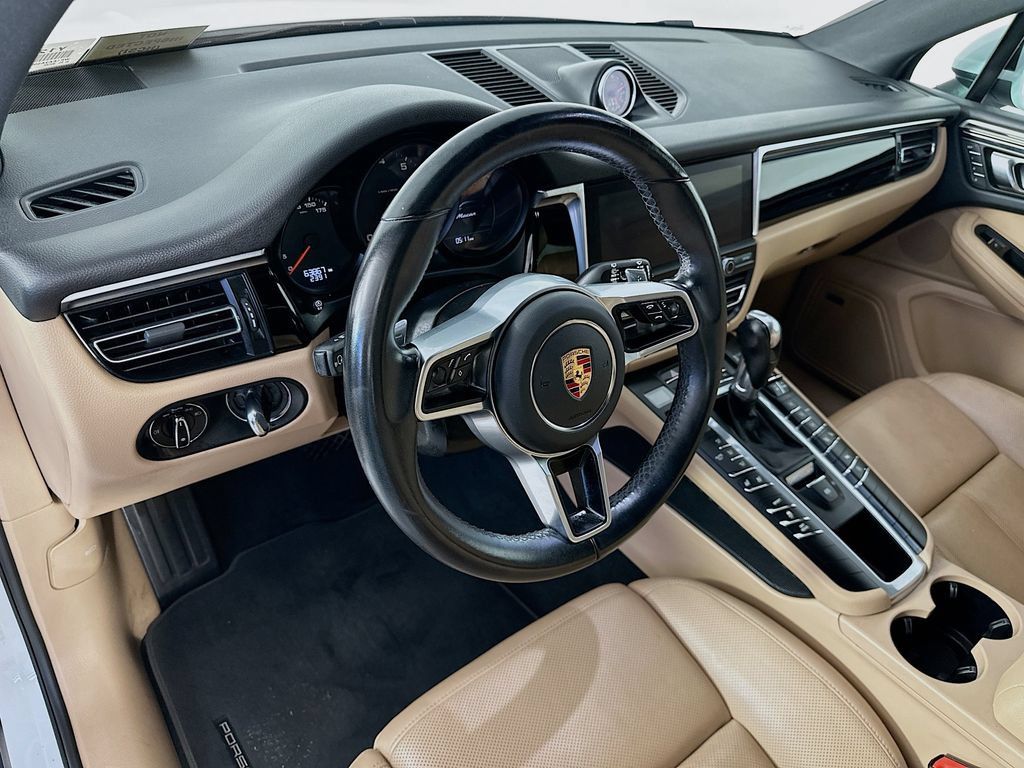 Used 2020 Porsche Macan AWD/4WD image 30