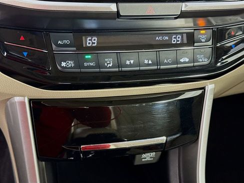 Used 2017 Honda Accord Touring image 22