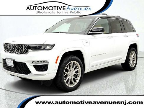 Used 2023 Jeep Grand Cherokee Summit w/ Luxury Tech Group V AWD/4WD image 1