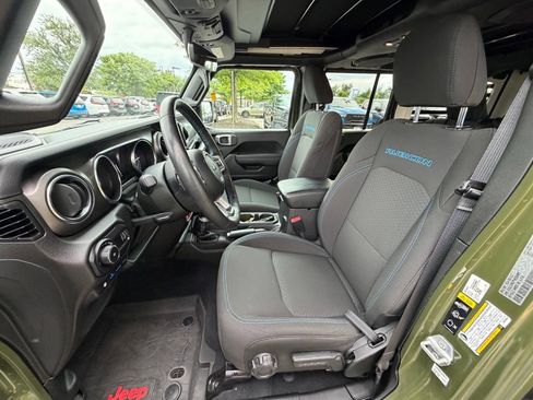 Used 2023 Jeep Wrangler Unlimited Rubicon 4xe w/ Cold Weather Group AWD/4WD image 21