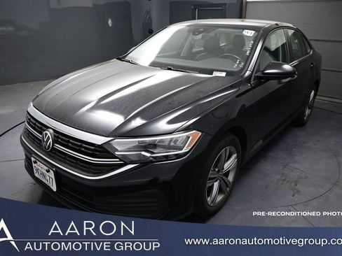 Used 2024 Volkswagen Jetta SE FWD image 1