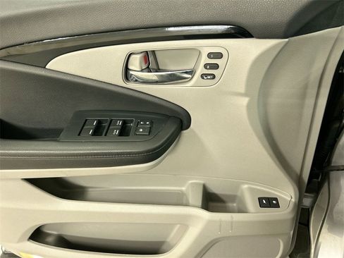 Used 2022 Honda Pilot Touring image 11