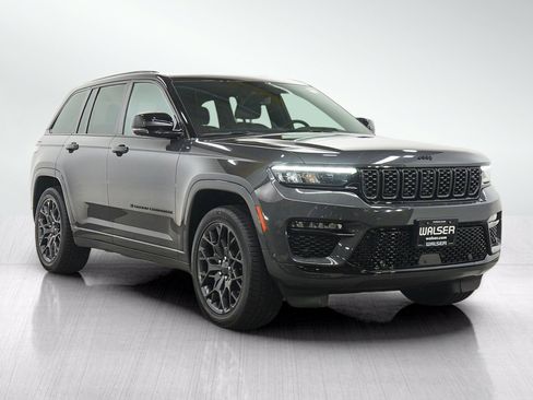 Used 2025 Jeep Grand Cherokee Summit AWD/4WD image 7