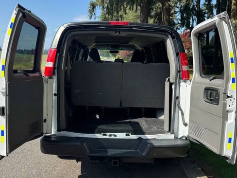 Used 2018 Chevrolet Express 2500 LS w/ Driver Convenience Package RWD image 26