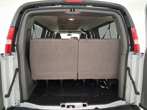 Used 2022 Chevrolet Express 3500 LS image 17