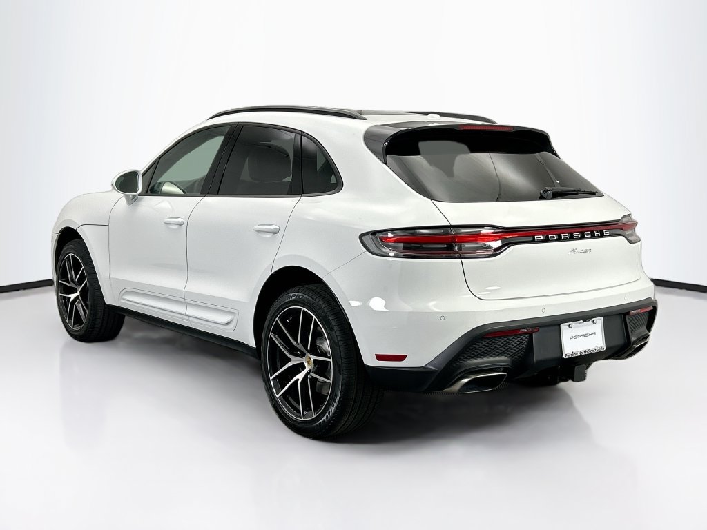 Used 2026 Porsche Macan AWD/4WD image 3