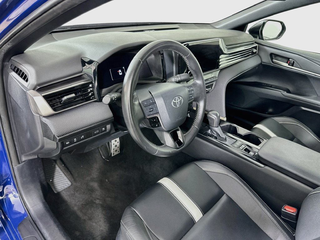 Used 2025 Toyota Camry SE FWD image 9