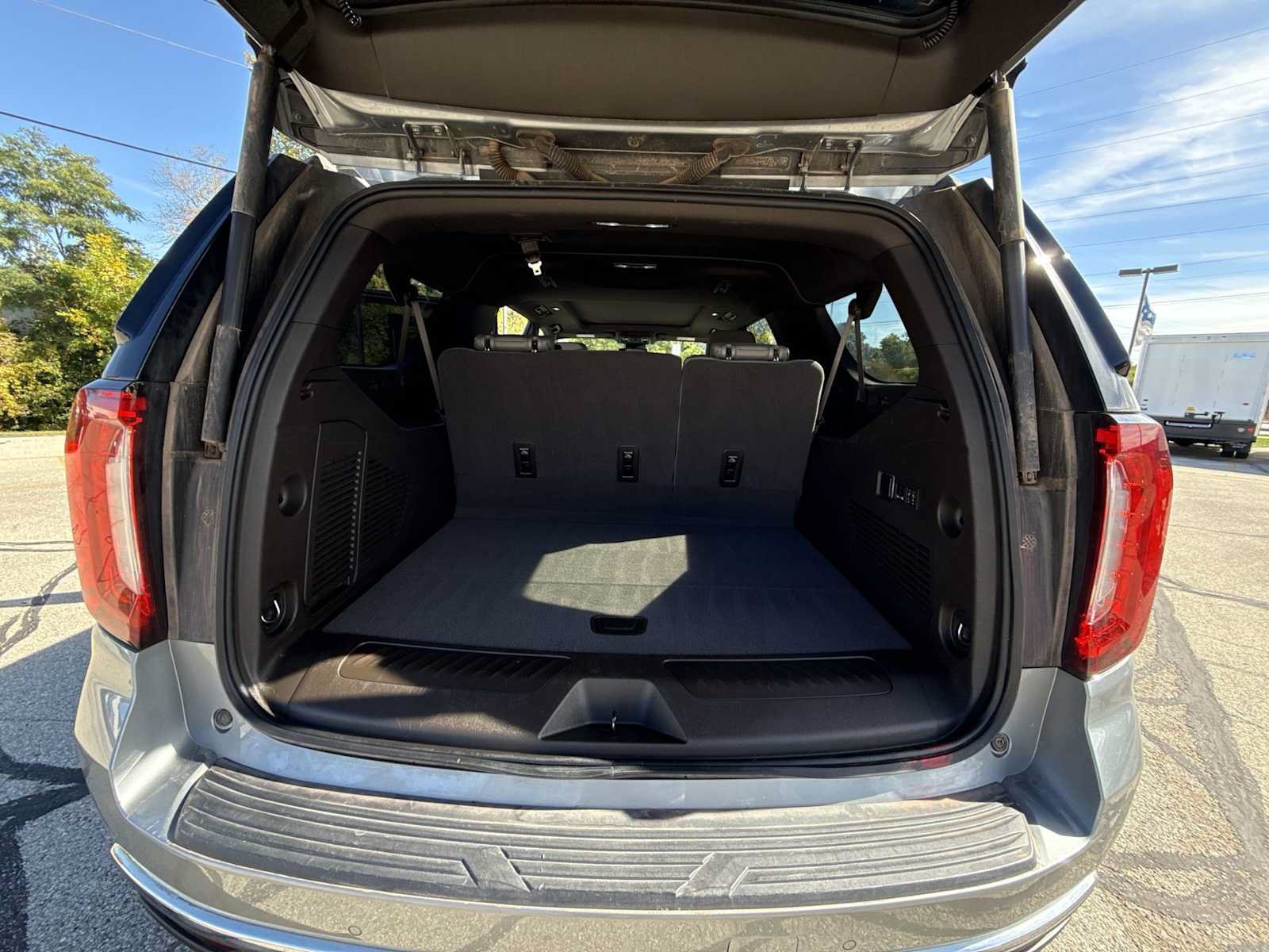 Certified 2024 GMC Yukon XL SLT w/ SLT Luxury Package AWD/4WD image 26