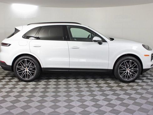 Used 2025 Porsche Cayenne image 8