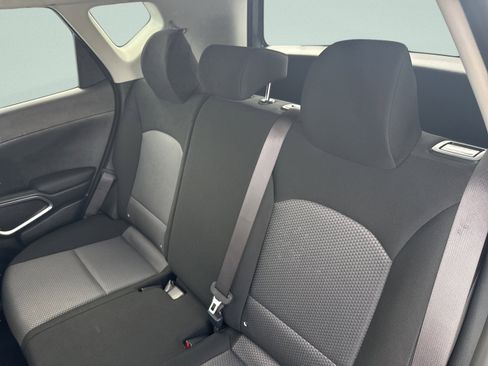 Used 2025 Kia Soul LX w/ LX Technology Package FWD image 17