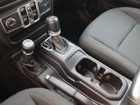 Certified 2018 Jeep Wrangler Unlimited Sport S image 25