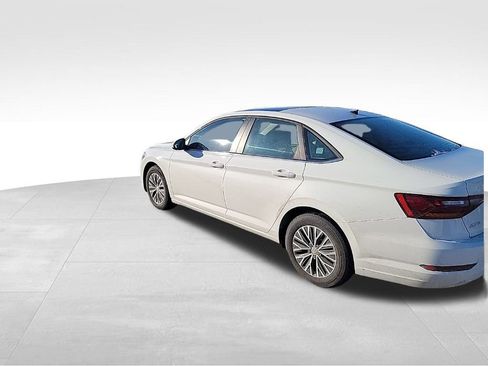 Used 2019 Volkswagen Jetta SE w/ Cold Weather Package image 6