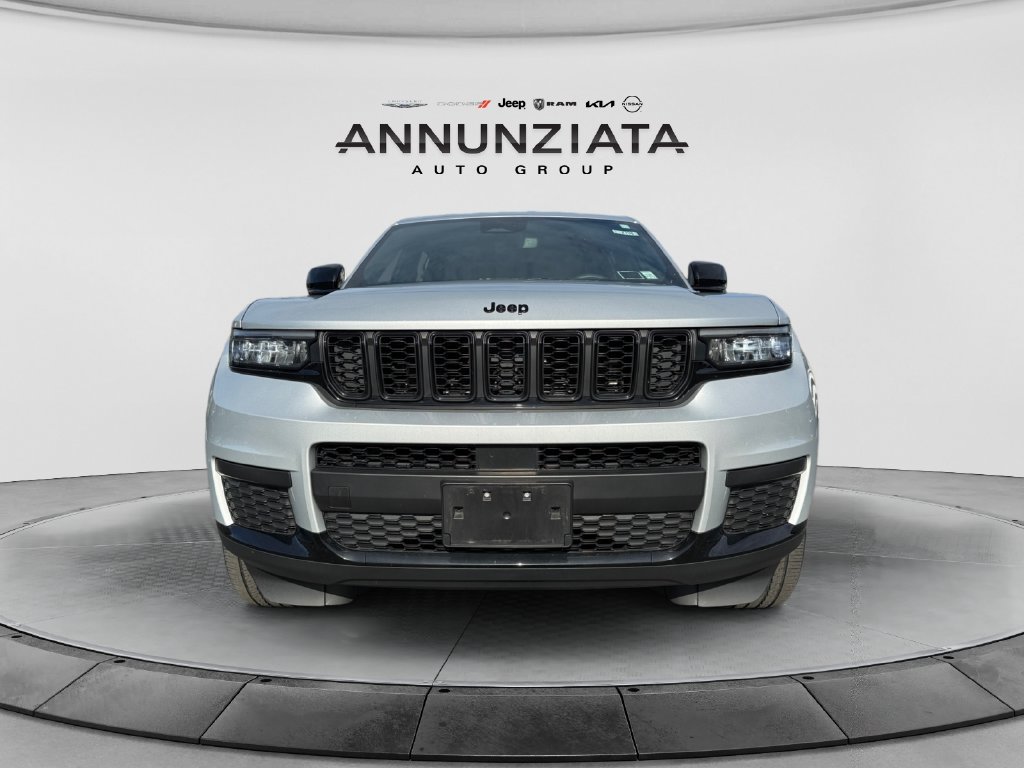 Used 2023 Jeep Grand Cherokee L Altitude AWD/4WD image 8
