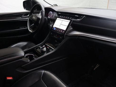 Used 2023 Jeep Grand Cherokee Limited image 11