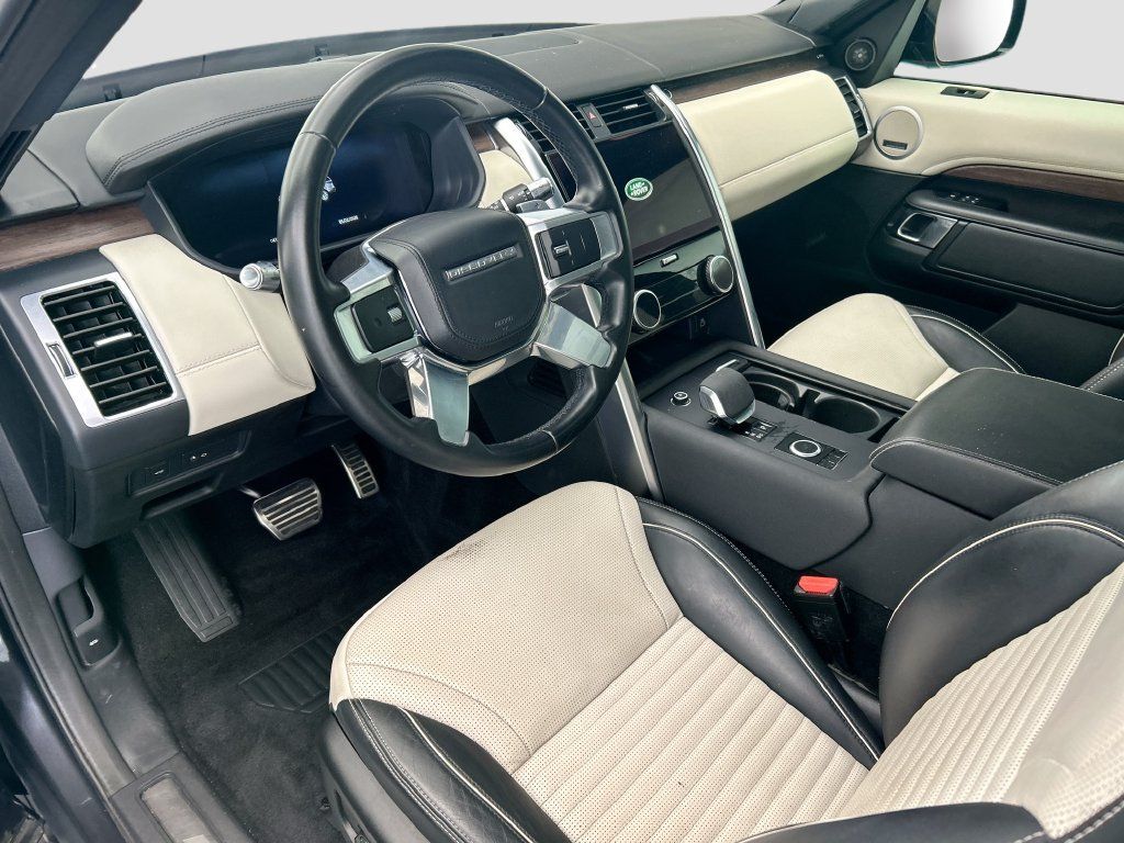 Used 2022 Land Rover Discovery HSE R-Dynamic AWD/4WD image 9