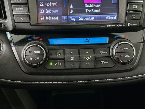 Used 2017 Toyota RAV4 Limited image 22