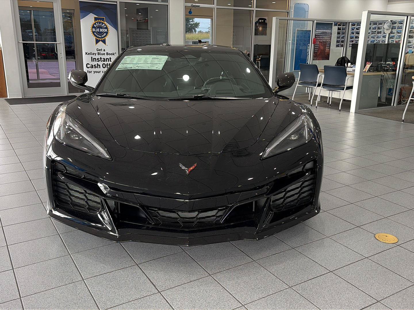 Used 2025 Chevrolet Corvette Z06 RWD image 2