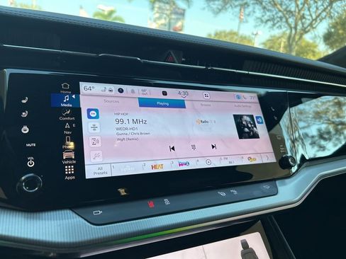 Used 2024 Jeep Wagoneer Launch Edition image 6