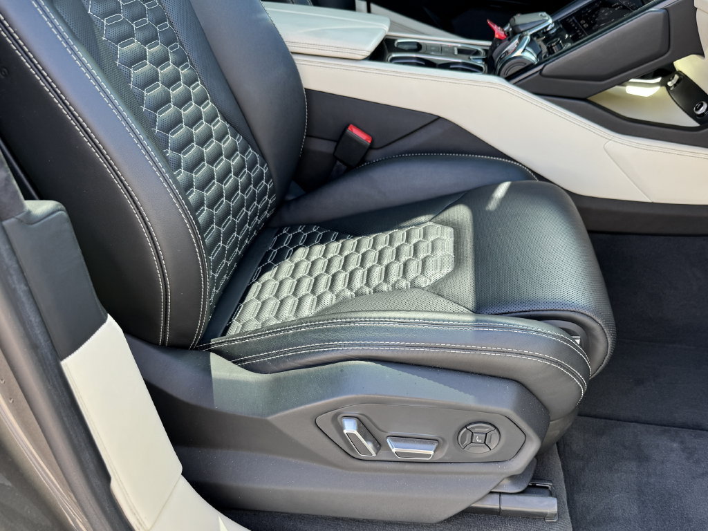 Used 2021 Lamborghini Urus AWD/4WD image 43
