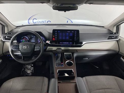 Certified 2023 Toyota Sienna LE AWD/4WD image 15