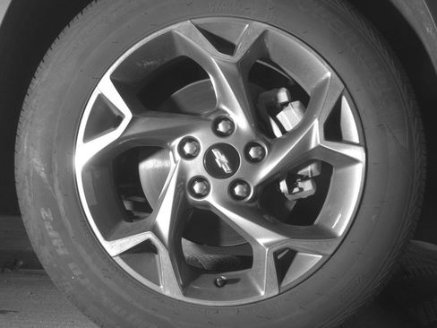 Used 2025 Chevrolet Trax LT FWD image 13