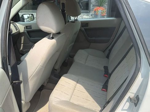 Used 2011 Ford Focus SE FWD image 7